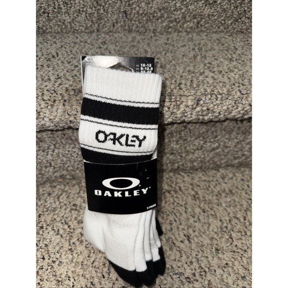 3 Pairs‎ Oakley Crew Socks Size 10-13 New - Picture 1 of 4